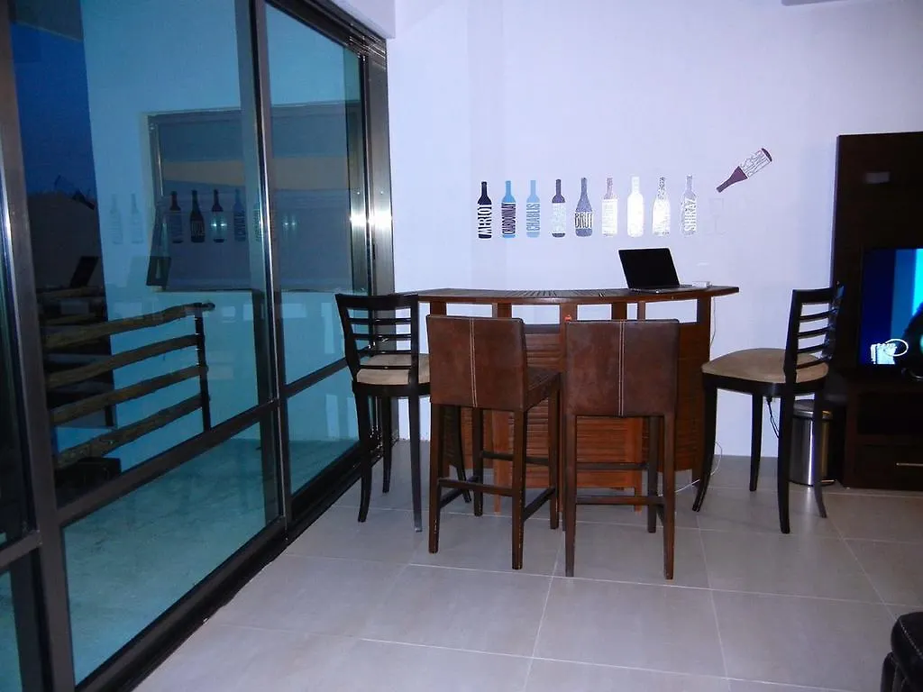 Hostal Urbano - Aeropuerto Alfredo V. Bonfil Hostel
